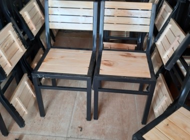 Bạn có biết địa chỉ nào chuyên bán bàn ghế gỗ cao su tốt?